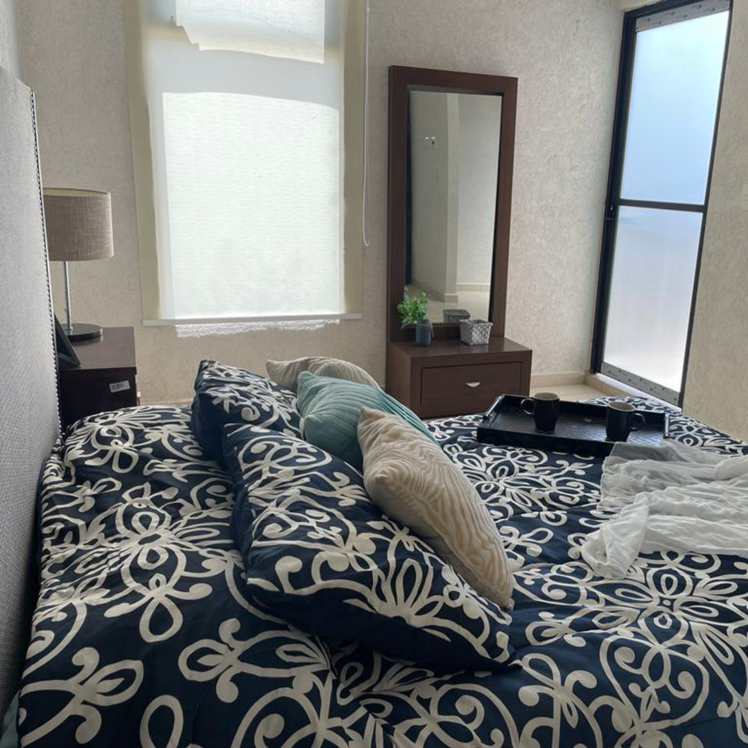 Nogal C11, en Vialba, habitación